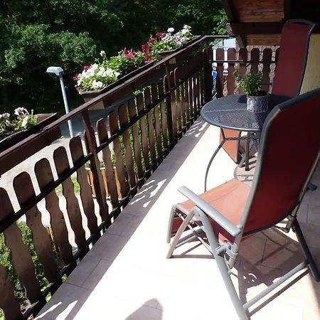 4-personen-ferienwohnung-im-wald-mit-kamin-84-qudratmeter Apartmán *