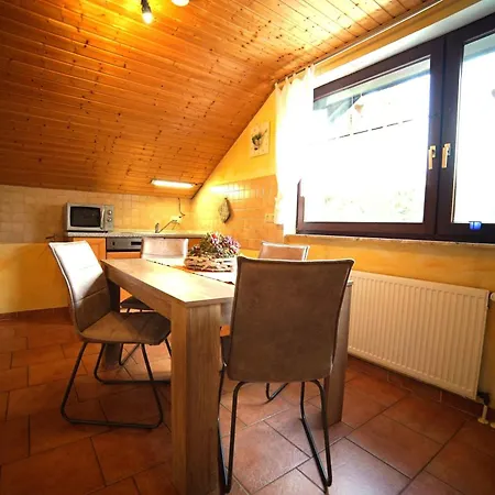 Apartmán 4-personen-ferienwohnung-im-wald-mit-kamin-84-qudratmeter