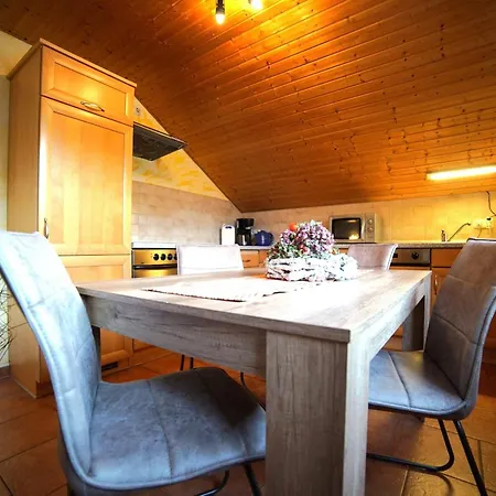 4-personen-ferienwohnung-im-wald-mit-kamin-84-qudratmeter